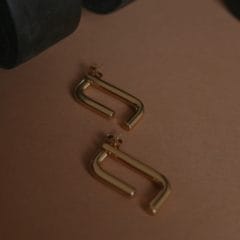 Linked oorbellen verguld
