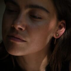 Conflicting earrings gold plated