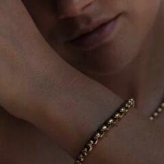 Clasp bracelet gold plated